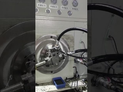 Prüfung der Hydraulikpumpe auf Ölleckagen